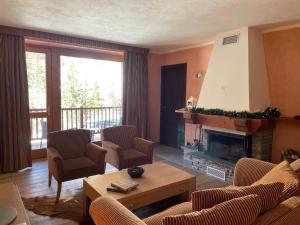 A seating area at Suite - La Casa del Maestro