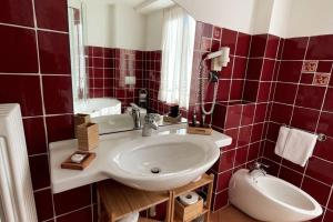 A bathroom at Suite - La Casa del Maestro