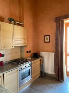 A kitchen or kitchenette at Suite - La Casa del Maestro