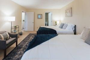 Postel nebo postele na pokoji v ubytování The Sanctuary Company Johnson City