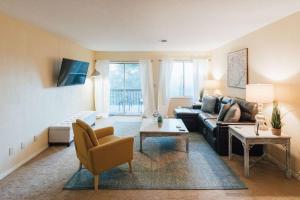 TV a/nebo společenská místnost v ubytování The Sanctuary Company Johnson City