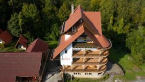 an overhead view of a house with a brown roof at Pensiunea Eden in Sovata