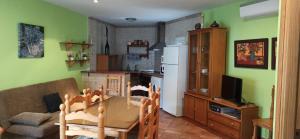 Kuchyň nebo kuchyňský kout v ubytování Casas Rurales Tiscar