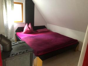 Ein Bett oder Betten in einem Zimmer der Unterkunft Ferienwohnung am Rohrbacherhof Sabine Rück