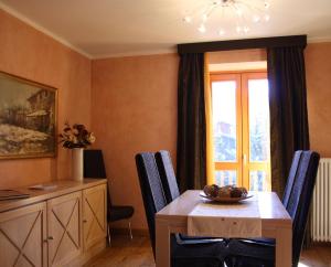A seating area at Suite - La Casa del Maestro