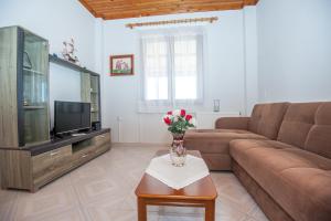 A television and/or entertainment centre at Anna-Maria House
