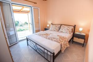 A bed or beds in a room at Anna-Maria House
