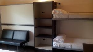 Posteľ alebo postele v izbe v ubytovaní Albergue/Auberge ULIA Youth Hostel