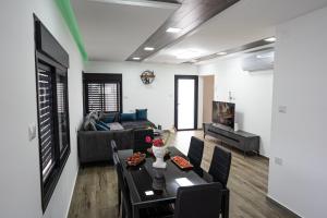 Posezení v ubytování Bitra hermon suites