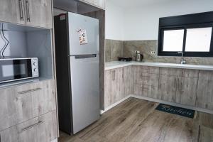 Kuchyň nebo kuchyňský kout v ubytování Bitra hermon suites