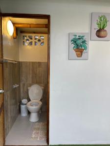 Vonios kambarys apgyvendinimo įstaigoje Cabaña Riviera Pacific