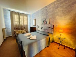 A bed or beds in a room at Casetta Luna e Sole