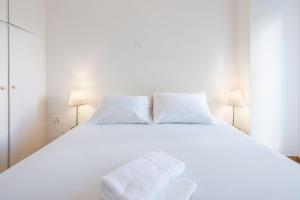 A bed or beds in a room at Athens Dreams & Suites Apartments