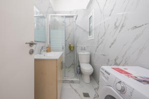 A bathroom at Athens Dreams & Suites Apartments