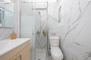 A bathroom at Athens Dreams & Suites Apartments