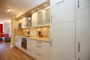 Kuchyň nebo kuchyňský kout v ubytování Feriendorf Papillon Wohnung 06-7