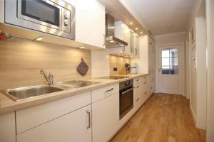 Kuchyň nebo kuchyňský kout v ubytování Feriendorf Papillon Wohnung 06-7