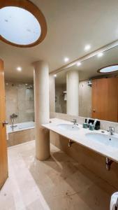 Łazienka w obiekcie Hotel Mencia Subbética