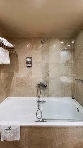 Łazienka w obiekcie Hotel Mencia Subbética
