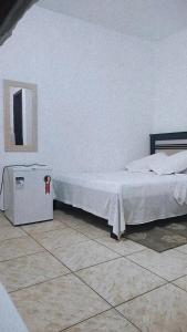 Cama ou camas em um quarto em Pousada Aquarela