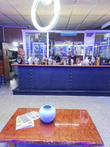 a table with a vase on top of a counter at Hotel Kasa Kamelot Las Rosas in Quetzaltenango