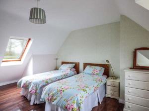 Tempat tidur dalam kamar di No 1 Apt, Brandy Harbour Cottage