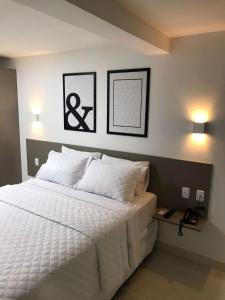 Giường trong phòng chung tại FLAT Luxo NOVO no Manaíra Apart Hotel- prx a praia