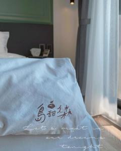 A bed or beds in a room at Sugar Island Inn