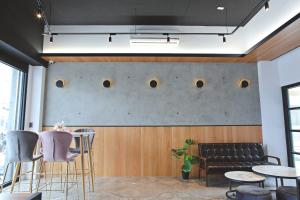 A seating area at Sugar Island Inn
