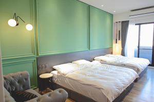 A bed or beds in a room at Sugar Island Inn