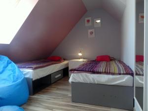 Posteľ alebo postele v izbe v ubytovaní Krynica Morska Apartament Przy Plaży