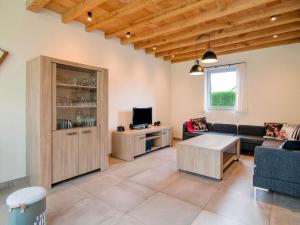 TV a/nebo společenská místnost v ubytování Holiday Home in Bocholt with Garden + 33 fotografií