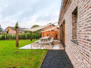 Aed väljaspool majutusasutust Holiday Home in Bocholt with Garden