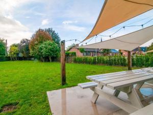 Aed väljaspool majutusasutust Holiday Home in Bocholt with Garden