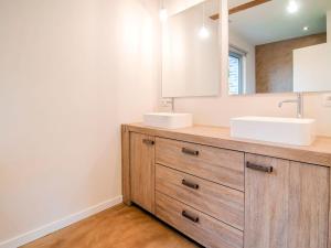 Vannituba majutusasutuses Holiday Home in Bocholt with Garden