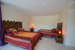 Postel nebo postele na pokoji v ubytování Luxueuse Villa - Golfe de St Tropez + 26 fotografií