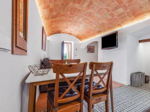 a dining room with a table and chairs at Belvilla by OYO Masmore petit Vulpellac in Vulpellac