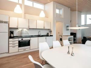 cocina y comedor con mesa blanca y sillas en 8 person holiday home in Bogense, en Bogense