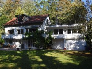 a large white house with a large yard at Flat in Eutin on the Kleiner Eutiner See lake in Eutin