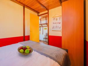 Motorboat Stay on Zandmeren Lake客房内的一张或多张床位