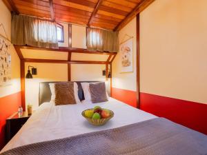 Motorboat Stay on Zandmeren Lake客房内的一张或多张床位