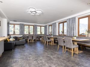 Posezení v ubytování Holiday Home Ramsau near Ski Lifts