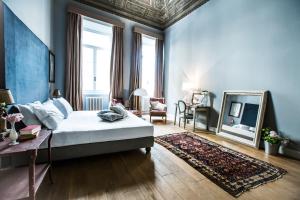A television and/or entertainment centre at Soprarno Suites