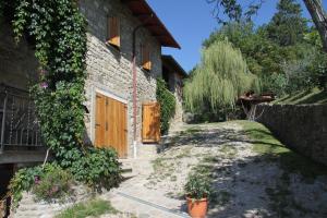 A garden outside Agriturismo Podere Fiume