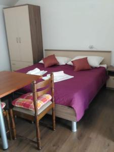Ένα ή περισσότερα κρεβάτια σε δωμάτιο στο Apartments Drago - apartments in the center