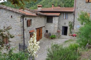 A garden outside Agriturismo Podere Fiume