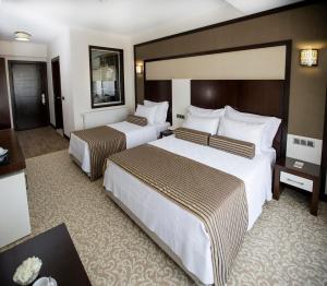 Postel nebo postele na pokoji v ubytování Lavin Hotel & Spa