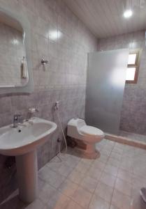 A bathroom at City Suites
