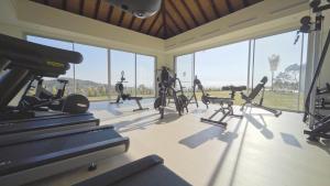 Centrum fitness w obiekcie Holiday in ground floor apartment in Marbella Club Hills, Benahavis
