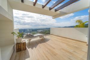 Balkon lub taras w obiekcie Holiday in ground floor apartment in Marbella Club Hills, Benahavis